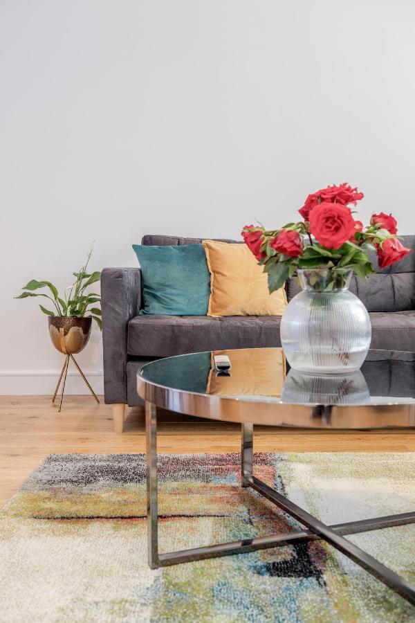 Beautiful 2 Bedrooms Split Level Fulham