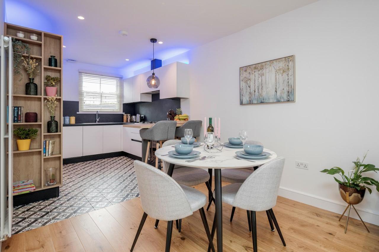 Beautiful 2 Bedrooms Split Level Fulham
