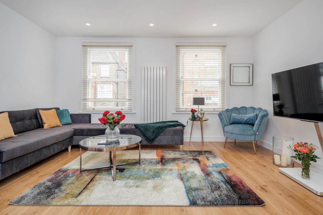 Beautiful 2 Bedrooms Split Level Fulham Apartment *