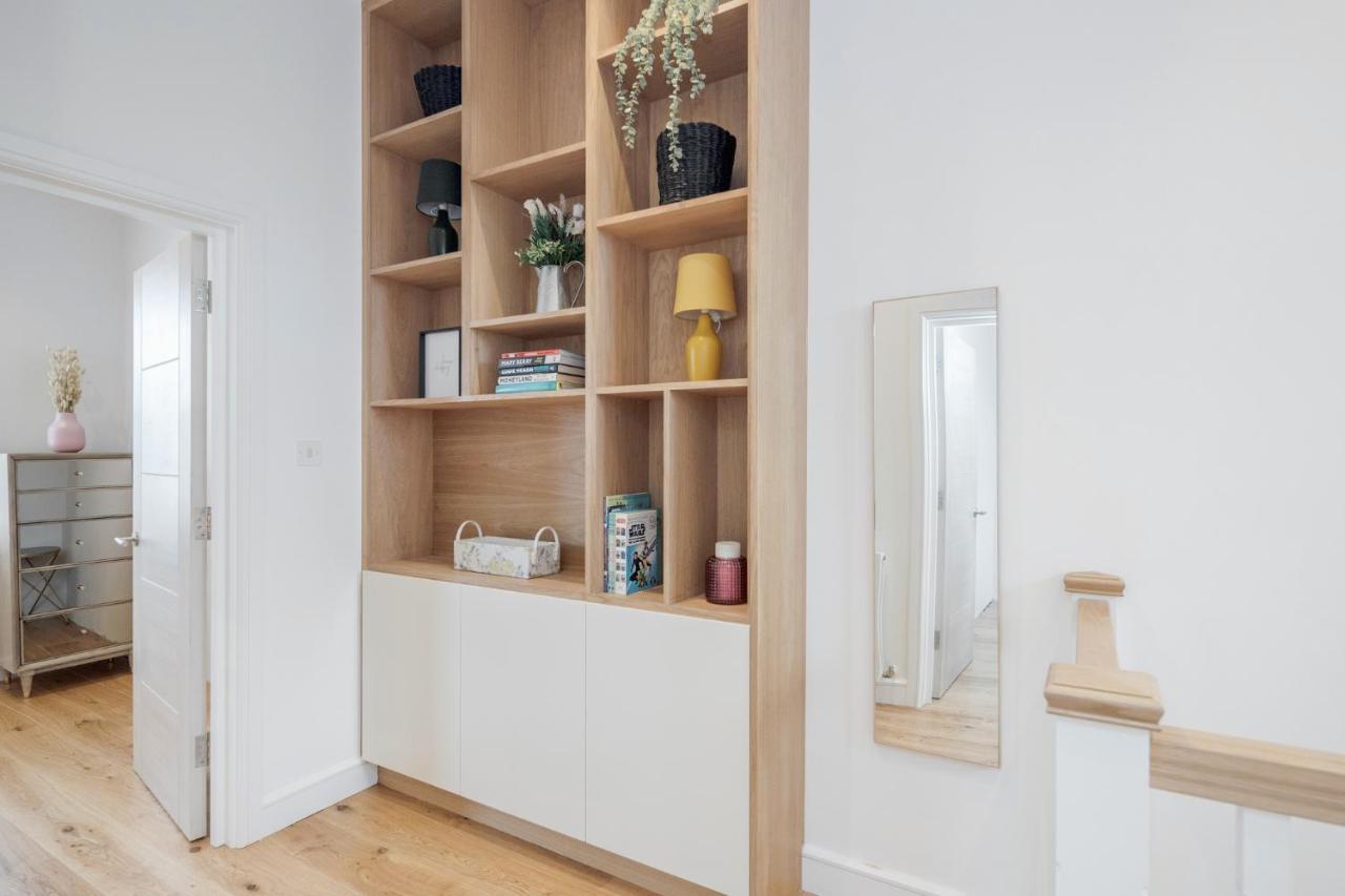 Beautiful 2 Bedrooms Split Level Fulham