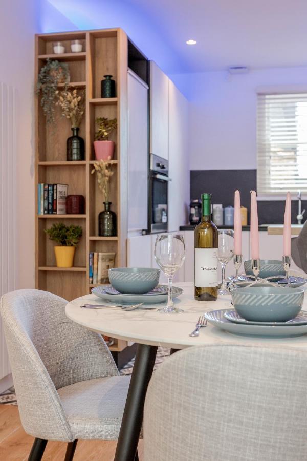 Beautiful 2 Bedrooms Split Level Fulham *