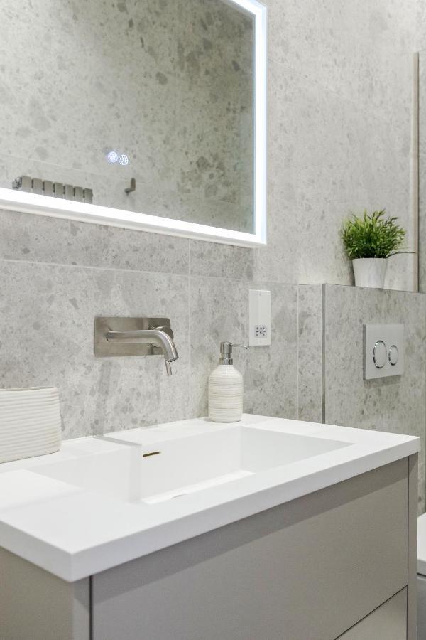 Beautiful 2 Bedrooms Split Level Fulham